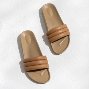 Beatrice Valenzuela Sandalia in Sand (9)